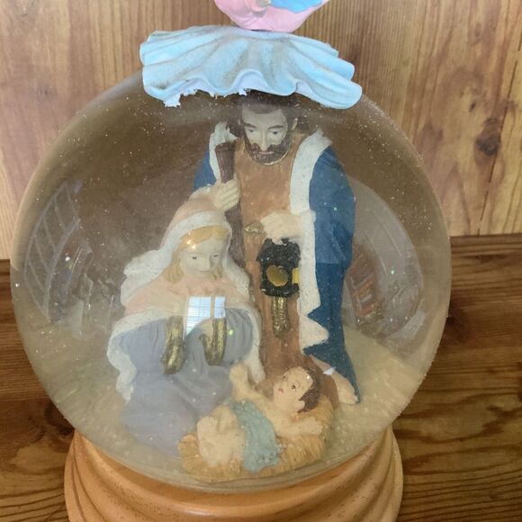 Vintage Nativity Musical Snow Globe, Lighted Musical Nativity Snow Globe - Picture 3 of 8